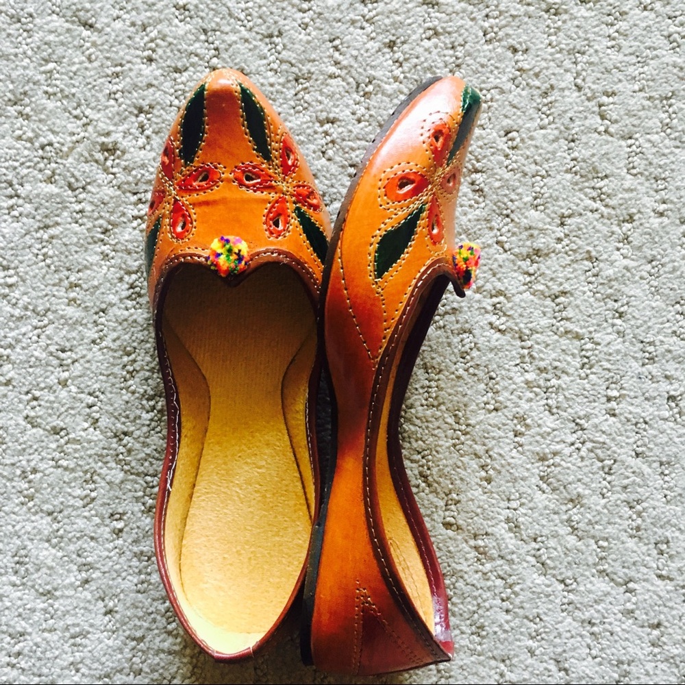 MOVING OUT in TWO WEEKS! HELP! Hand Painted Shoes - Picture 5 of 8